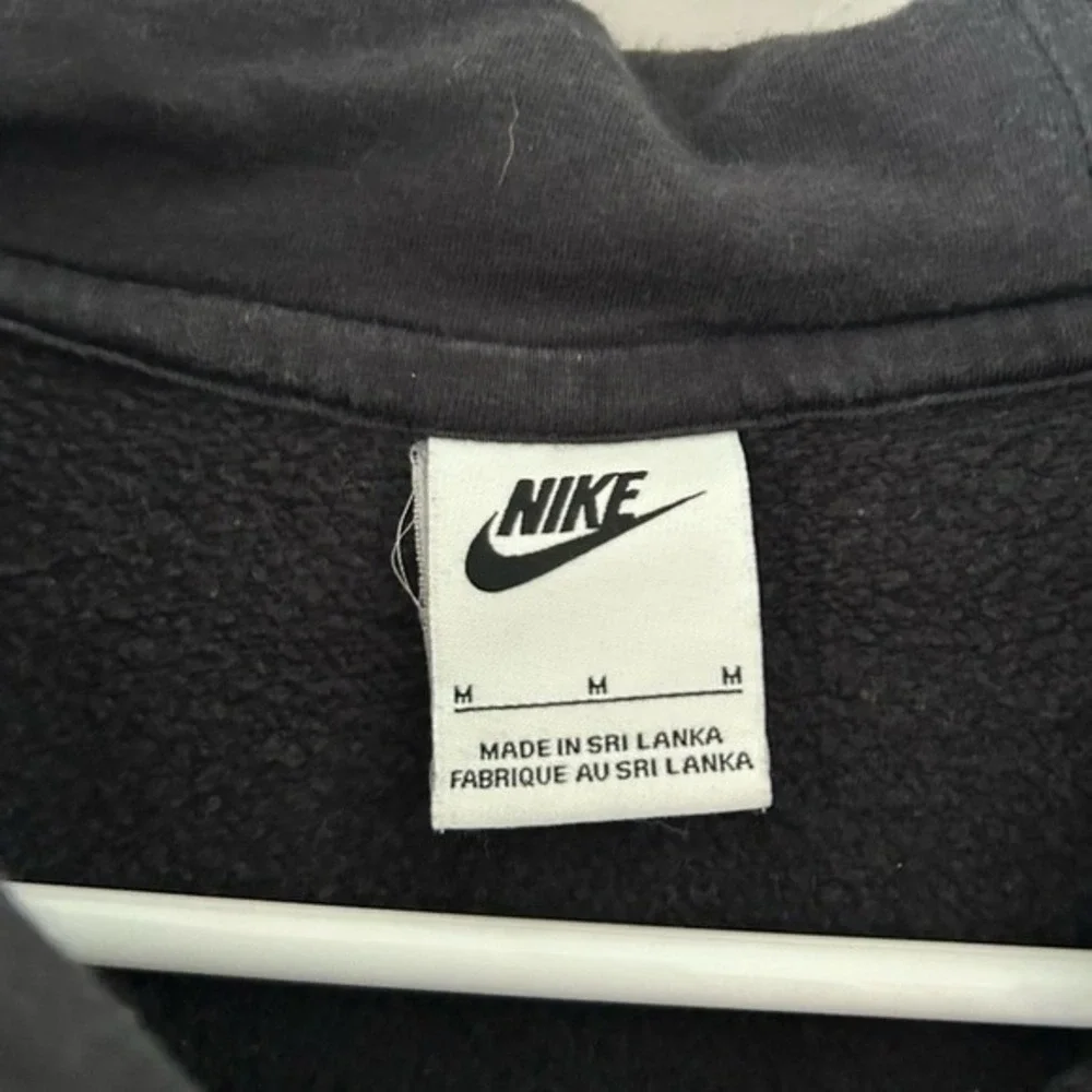 🔥🔥‎ NIKE Essential embroidered Black Fleece Pullover Hoodie Men Sz Med. - GUC